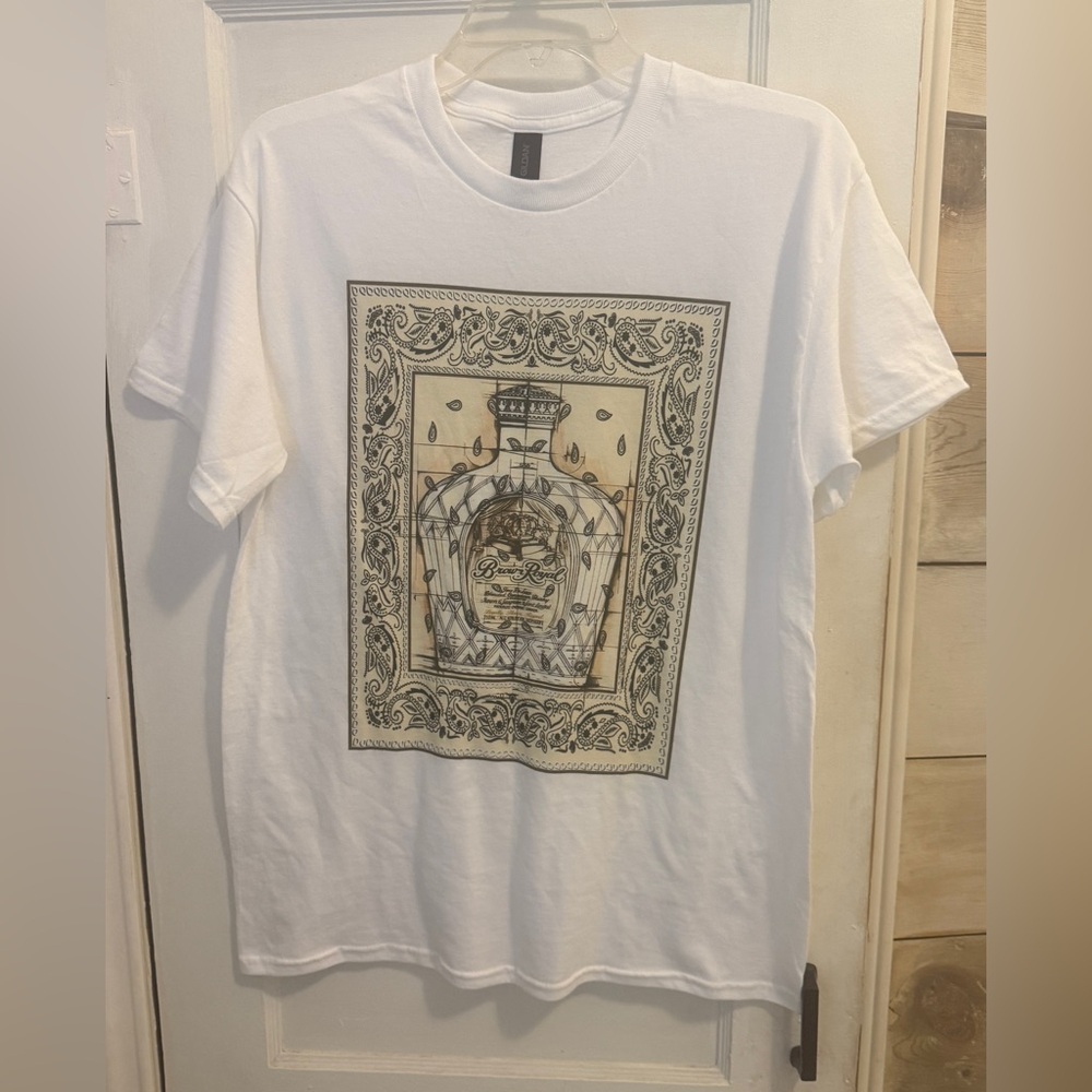 Family Ties Clothing Co. “Brown Royal” Men’s Medium Gildan Tee NWOT